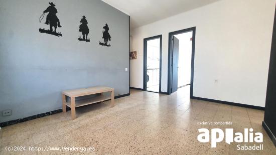 PISO DE 4 HABITACIONES, EN LA CREU DE BARBERÀ - BARCELONA