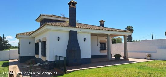 ALQUILER VACACIONAL GRAN CHALET EN PAGO DEL HUMO - CADIZ