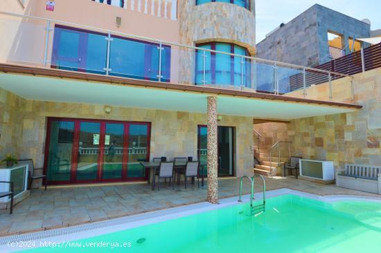 Exclusiva Villa de lujo, con 5 suites y piscina privada en Sonnenland - LAS PALMAS