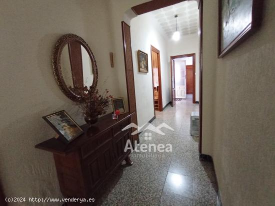 Amplia Casa en Planta Baja con Patio, Garaje Doble y Cocinilla Manchega - ALBACETE