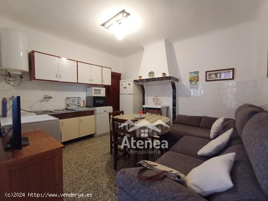 Amplia Casa en Planta Baja con Patio, Garaje Doble y Cocinilla Manchega - ALBACETE