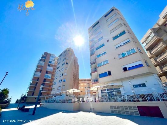 ¡PRIMERA LÍNEA! APARTAMENTO TOTALMENTE REFORMADO CON VISTAS AL MAR + PISCINA + PARKING - ALICANTE