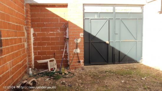  SOLAR LIMPIO PARA EDIFICAR CON AGUA Y LUZ - CIUDAD REAL 