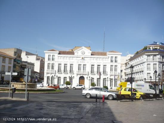  LOCAL COMERCIAL  CON 20 m  FACHADA EN ZONA JUAN CARLOS I - CIUDAD REAL 