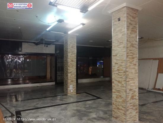 LOCAL DE 140 M2 EN PLENA ZONA COMERCIAL DE ALCÁZAR. CON ESCAPARATES DE 12 Y 8 METROS A DOS CALLES. 