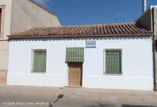 CASA PARA REFORMAR  DE 170 M2 DE PARCELA Y SALIDA A DOS CALLES - CIUDAD REAL