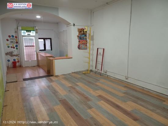 LOCAL COMERCIAL MUY PROXIMO AL CENTRO, ACTUALMENTE CON LICENCIA DE 24 HORAS - CIUDAD REAL