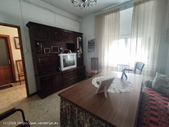  CASA CON 154 m2 DE PARCELA CON 4 DORMITORIOS, SALÓN, COCINA GARAJE Y PATIO. - CIUDAD REAL 