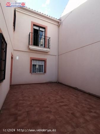 CASA ADOSADA DE VPO A ESTRENAR, DE 3 DORMITORIOS, BAÑO Y ASEO CON GARAJE Y PATIO - TOLEDO