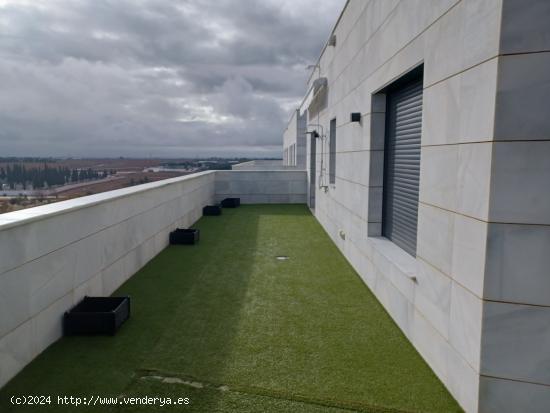 ATICOS DE LUJOS DE UNO Y DOS DORMITORIOS, MOBILIARIO A ESTRENAR, VISTAS INCREIBLES, PLAZA DE GARAJE 