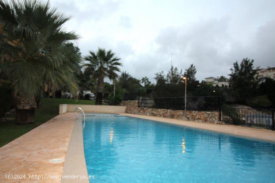 En Orihuela costa, en el campo de Golf y a 5 minutos del mar - ALICANTE