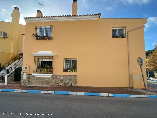 IMPRESIONANTE CASA EN URBANIZACIÓN EN ALCALÁ DE LOS GAZULES - CADIZ