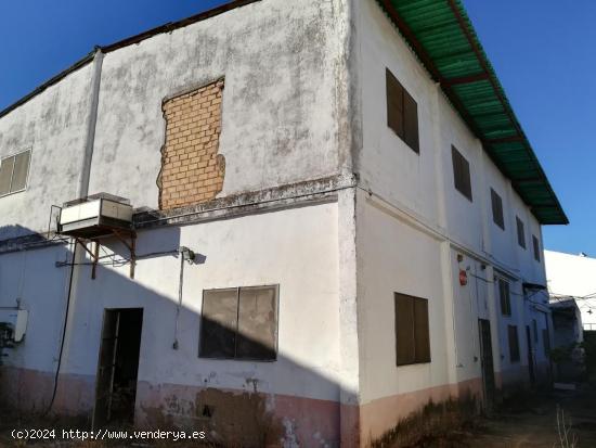 VENTA DE NAVE INDUSTRIAL EN SANTA BARBARA DE CASA. - HUELVA