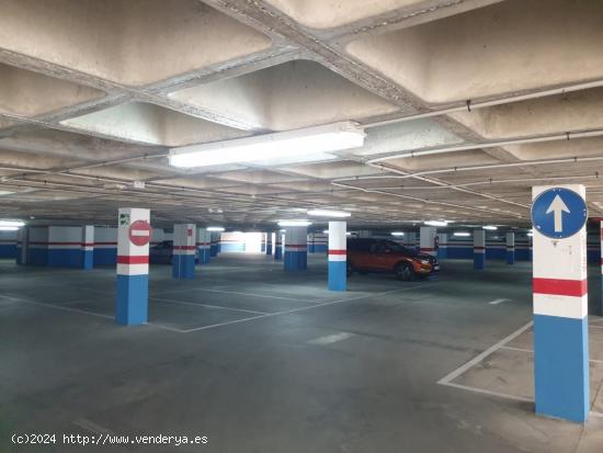 Plazas de aparcamiento en Centro Comercial Miramar, La Barrosa - CADIZ