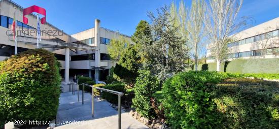 AMPLIA OFICINA CON TRES PLAZAS DE GARAJE EN LAS ROZAS     ( CENTRO DE NEGOCIOS ) - MADRID