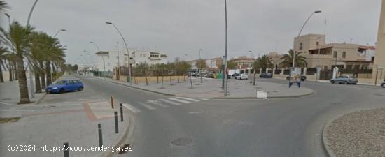 LOCAL COMERCIAL EN LAS PILETAS ... - CADIZ