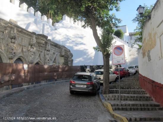 SOLAR EN UNA ZONA EMBLEMÁTICA PARA PODER CONSTRUIR SU PROPIA VIVIENDA - CADIZ