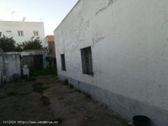  Casa muy cerca del Centro con parcela para reformar . - CADIZ 