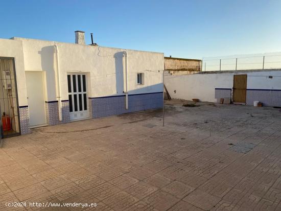  AMPLIA CASA EN SAN ISIDRO - ALMERIA 