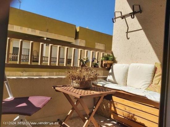  PISO CON GARAJE EN PLENO CENTRO DE ALMERIA - ALMERIA 