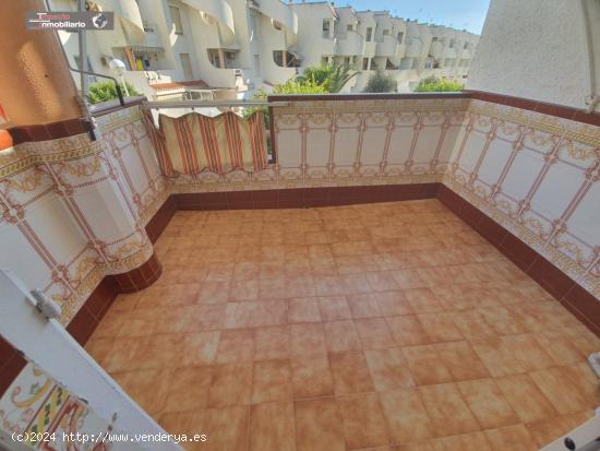 PISO CON TERRAZA, EN RESIDENCIAL CON PISCINA, RETAMAR SUR - ALMERIA