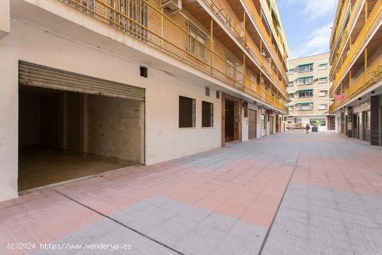 Estupendo local para acondicionar a su gusto en pleno centro de Granada. - GRANADA