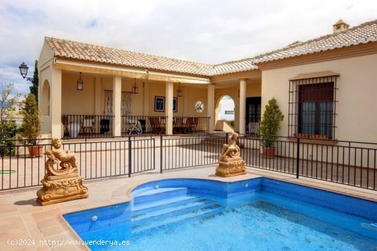 Chalet en Urbanización Cortijo de la Luz - GRANADA