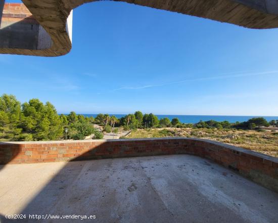 Parcelas urbanas con estructuras de hormigón, en primera línea de mar - TARRAGONA