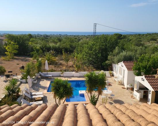 Finca Rústica de 16.000 M2, con gran Masía, piscina y vistas al mar - TARRAGONA