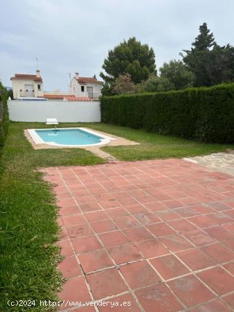 Chalet unifamiliar de 114,5 M2, en parcela con piscina - TARRAGONA