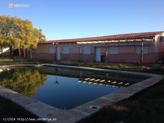  API LUNA INMOBILIARIA VENDE FINCA DE 10.000 METROS CUADRADOS - ALBACETE 