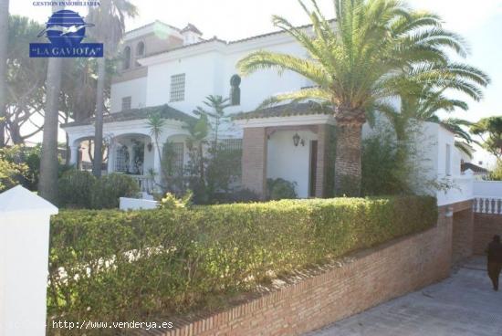 CHALET EN LA SEGUNDA PISTA DE LA PLAYA DE LA BARROSA - CADIZ