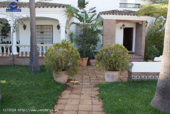 CHALET EN LA SEGUNDA PISTA DE LA PLAYA DE LA BARROSA - CADIZ