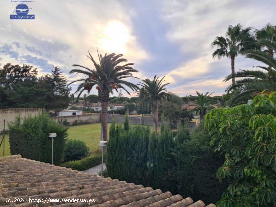 GRAN CHALET EN LA ZONA DE LAS VEGUETAS - CADIZ