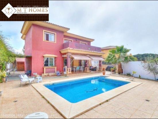  VILLA INDEPENDIENTE CON PISCINA Y JARDIN A 8 MIN DE FUENGIROLA - MALAGA 