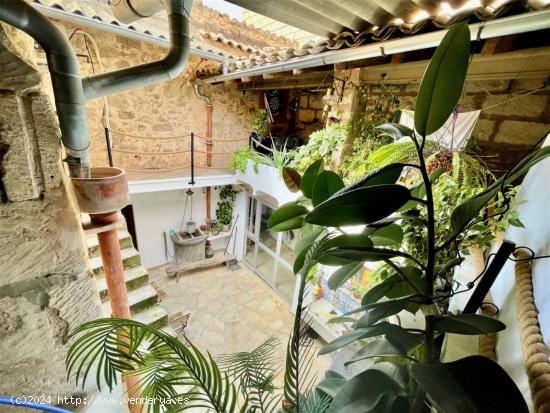  Casa en venta  en Muro, muy céntrica, con carácter mallorquín, patio y garaje - BALEARES 