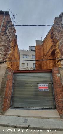 Solar en el centre del poble per construir una casa de tres plantes. - BARCELONA