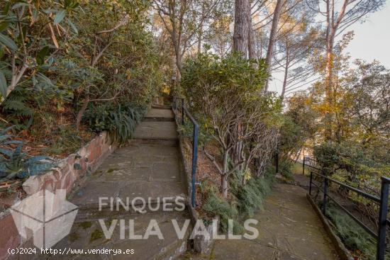 Solar edificable urbano en venda al Puigdomí - BARCELONA