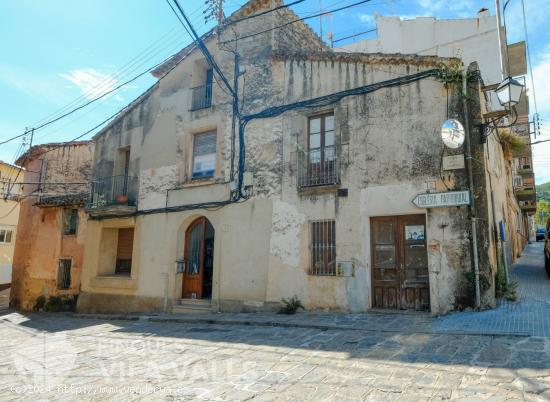 Casa en el centro de la vila para reformar - BARCELONA