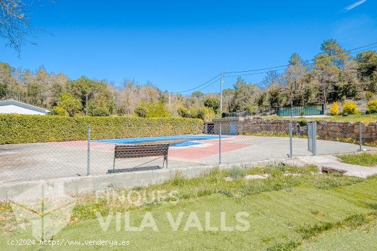 ¡Casa triple de estilo rural con 3000 m²! - BARCELONA