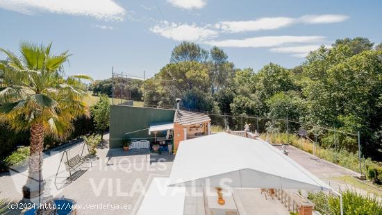 CHALET DOBLE INDEPENDIENTE CON PISTA DE TENIS Y PISCINA! - BARCELONA