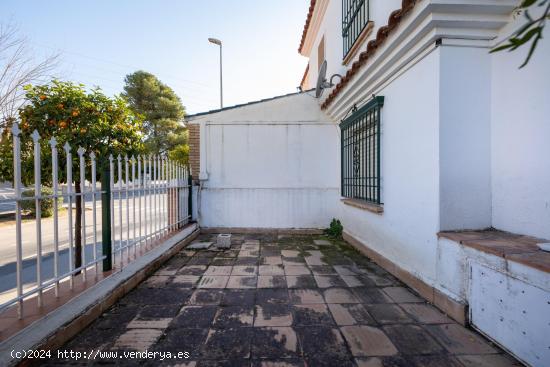 Chalet pareado en Monteluz - GRANADA