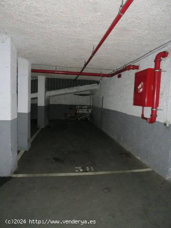 GRAN PLAZA DE PARKING EN LA CALLE PEDRERES - BARCELONA