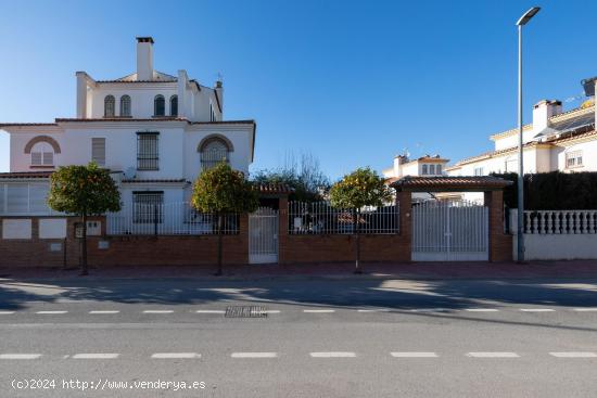 Chalet pareado en Monteluz - GRANADA