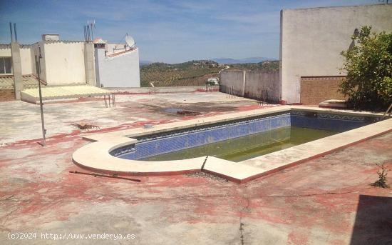 OPORTUNIDAD EDIFICIO EN GUARO - MALAGA