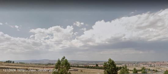  FINCA RUSTICA  para tener tu espacio al aire libre , a dos kilometros de Avila - AVILA 