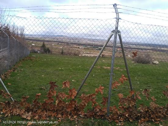 FINCA RUSTICA  para tener tu espacio al aire libre , a dos kilometros de Avila - AVILA