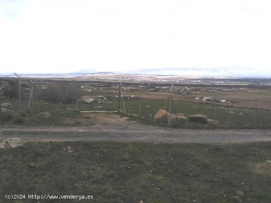 FINCA RUSTICA  para tener tu espacio al aire libre , a dos kilometros de Avila - AVILA