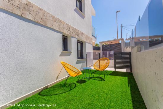 GRAN VILLA DE LUJO CON PISCINA PRIVADA DE AGUA SALADA - ZONA LA MATA - - TOLEDO