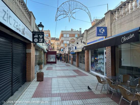 LOCAL EN CENTRO COMERCIAL - BARCELONA